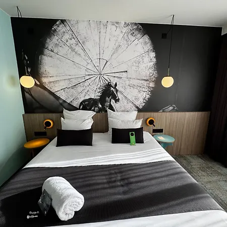 Hotel & Mons Soignies 4*
